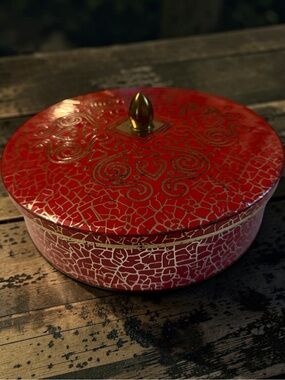 VTG:Daher 1950’s-1960’s Tin From England Crackle Finish/red & gold & gold knob